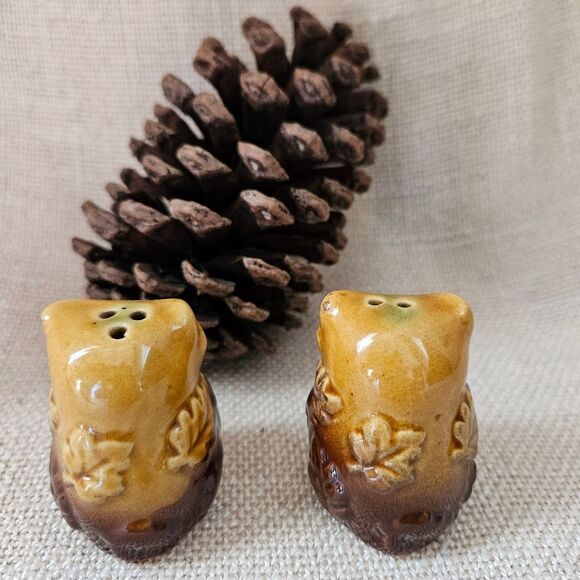 Vintage Two Toned Brown Ceramic Owl & Leaf Salt & Pepper Shakers - Picture 5 of 9